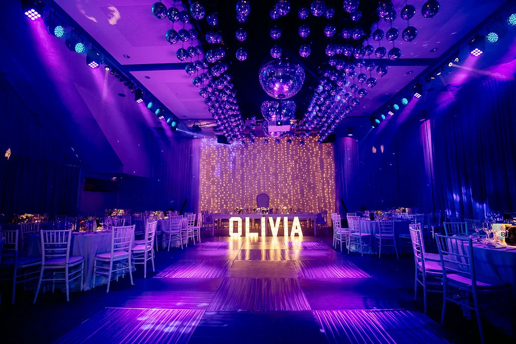 El salón preparado para una fiesta de 15